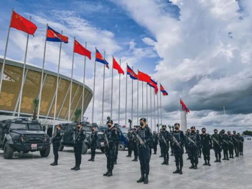 實(shí)拍 柬政府出動武裝力量,為體育場交接儀式保駕護(hù)航