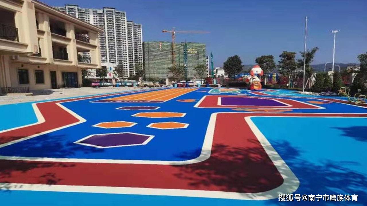 沿江景觀帶兒童廣場(chǎng)完成塑膠場(chǎng)地鋪裝